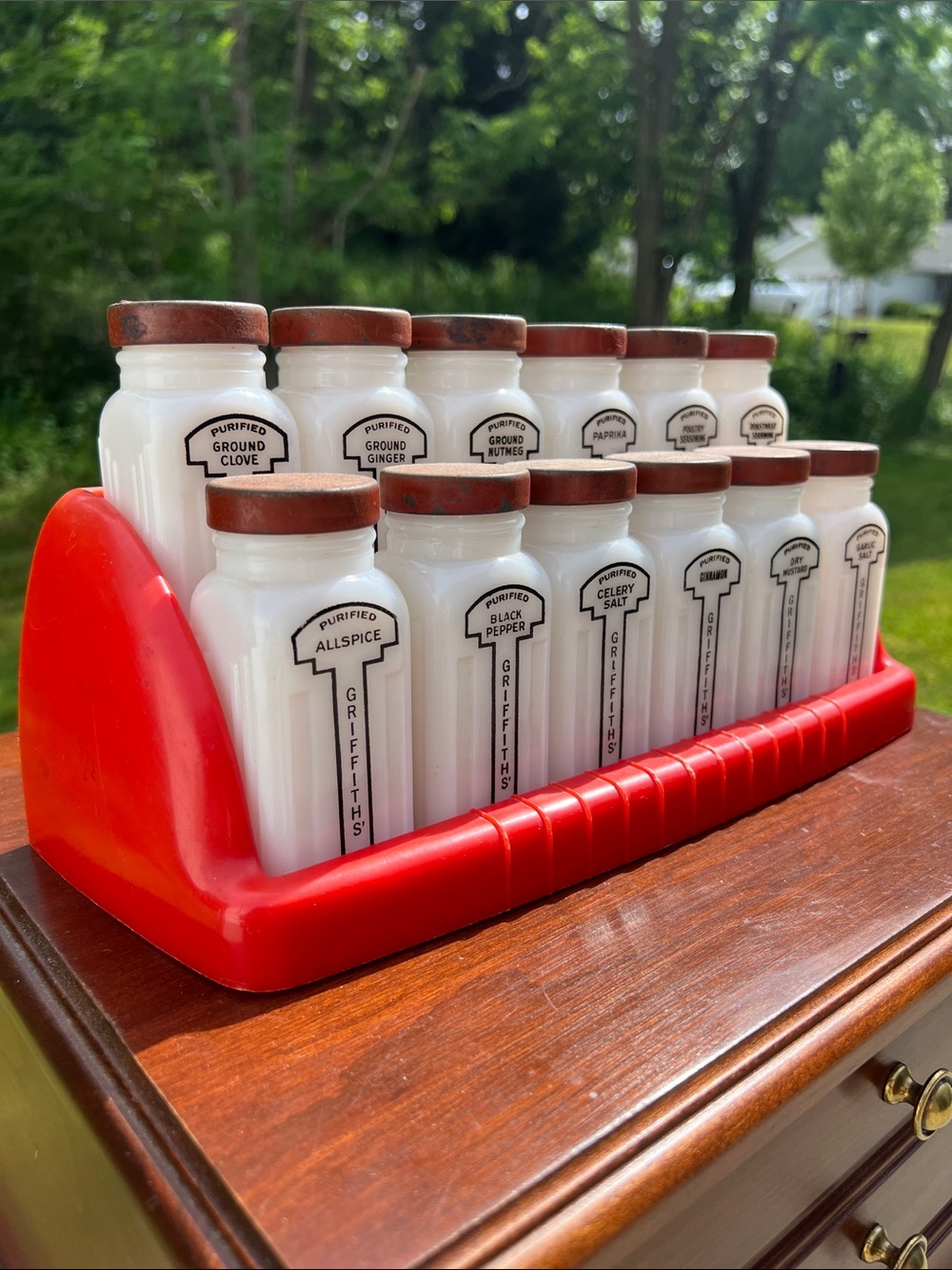 Vtg MCM Atomic Griffith's 12 Piece Milk Glass Spice Jar Set Red Rack Red Lid - Picture 3 of 15